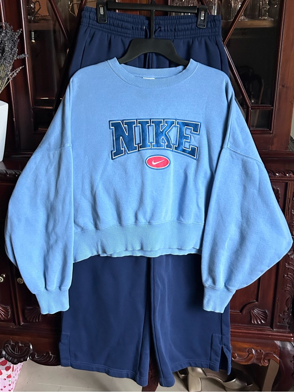 Nike Phoenix Fleece Crewneck Sweatshirt & Navy Wideleg Sweatpants